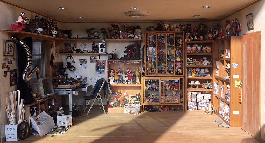 ARTIST MAKES MINIATURE MODEL OF HIS ROOM 1