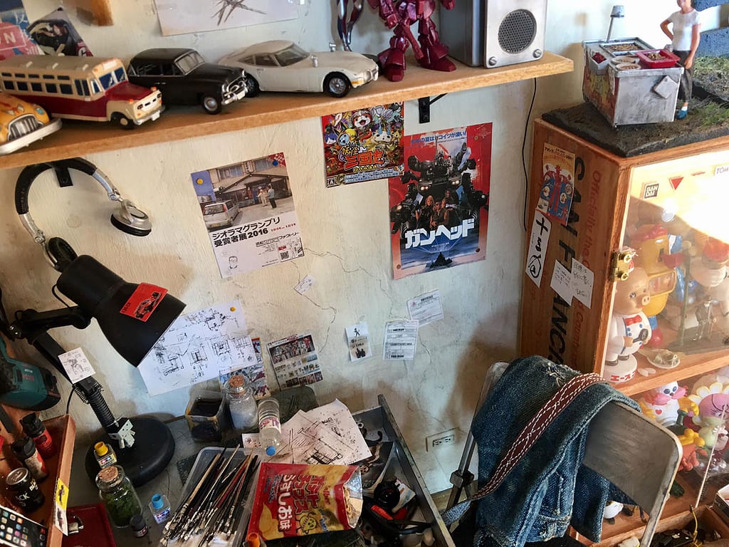 ARTIST MAKES MINIATURE MODEL OF HIS ROOM 12