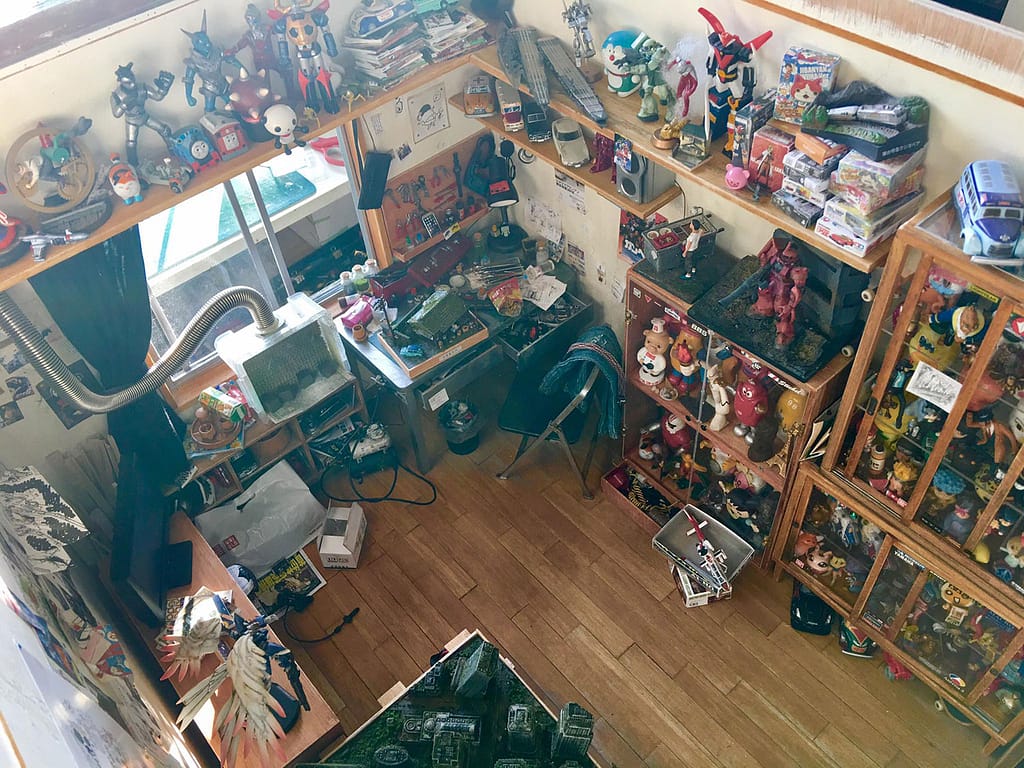 ARTIST MAKES MINIATURE MODEL OF HIS ROOM 14