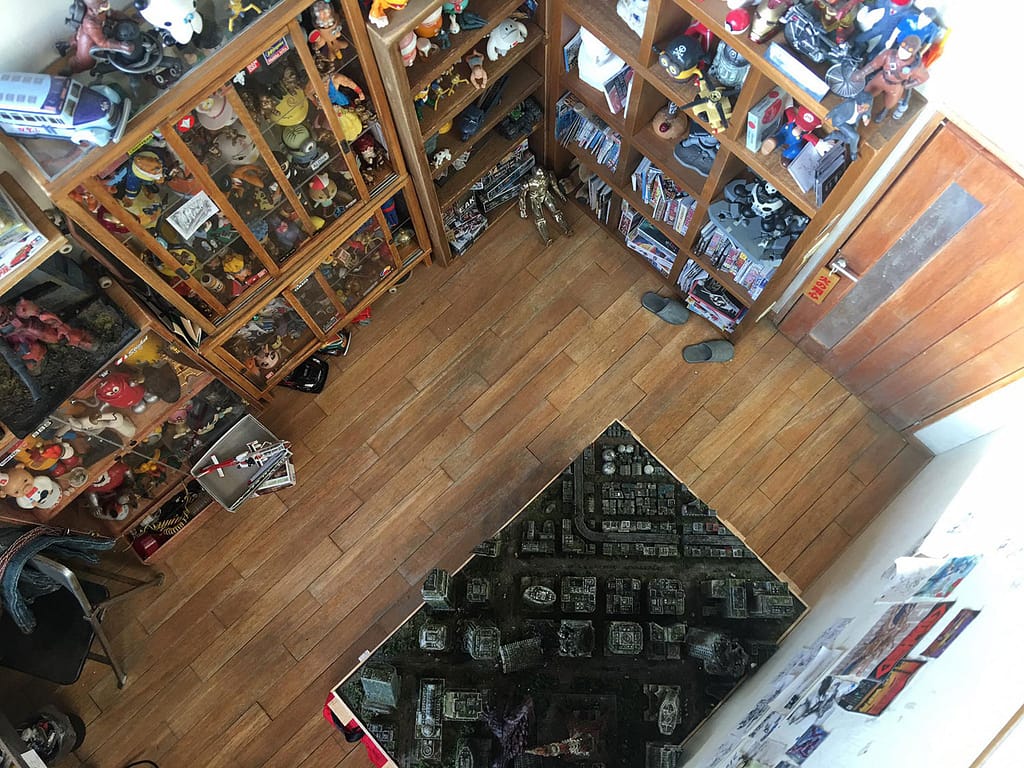 ARTIST MAKES MINIATURE MODEL OF HIS ROOM 15