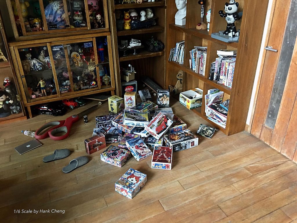 ARTIST MAKES MINIATURE MODEL OF HIS ROOM 26