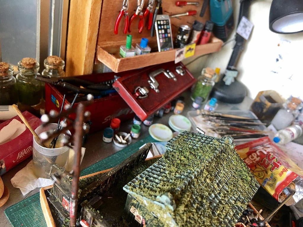 ARTIST MAKES MINIATURE MODEL OF HIS ROOM 6