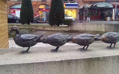 The World’s Most Bizarre and WTF Statues – 29 Pictures