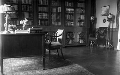 Private Study Rooms of Famous People [27 Pics]