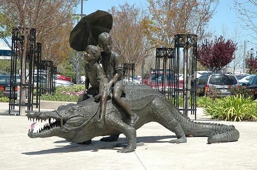 The-Worlds-Most-Bizarre-and-WTF-Statues-0010