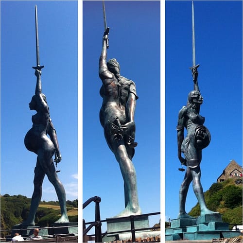 The-Worlds-Most-Bizarre-and-WTF-Statues-0012