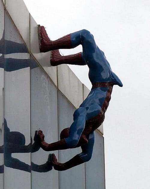 The-Worlds-Most-Bizarre-and-WTF-Statues-0015