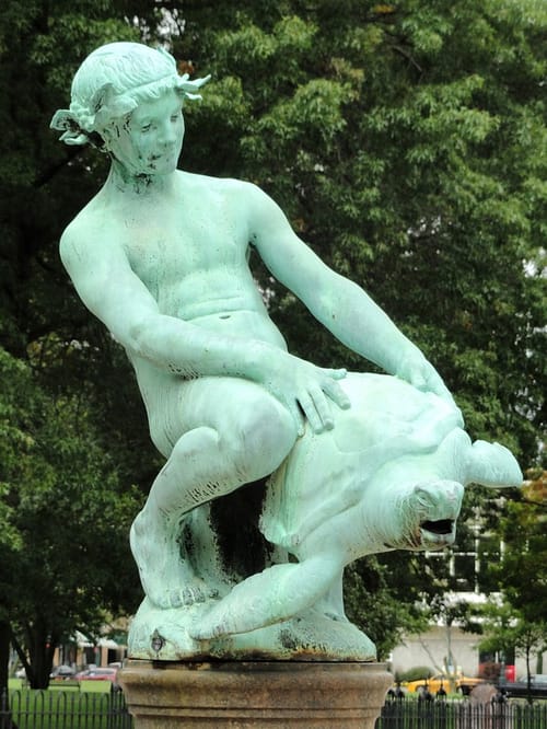 The-Worlds-Most-Bizarre-and-WTF-Statues-0014