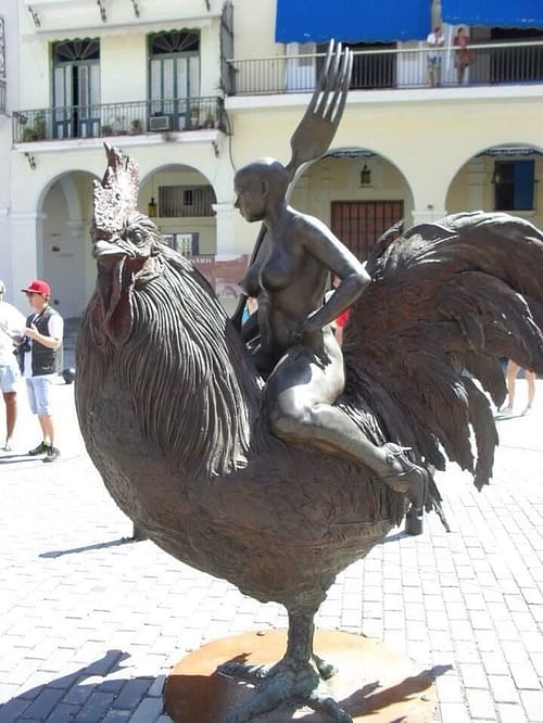 The-Worlds-Most-Bizarre-and-WTF-Statues-0026