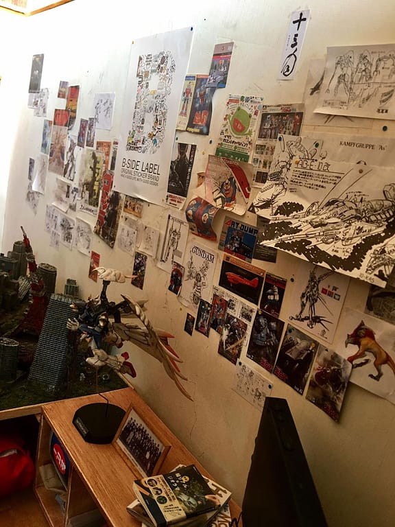 ARTIST MAKES MINIATURE MODEL OF HIS ROOM 16