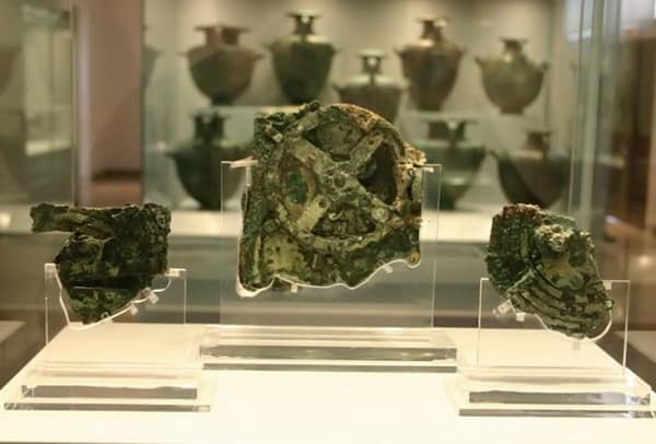 Unexplained Historical Objects - The Antikythera Mechanism