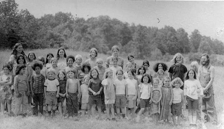 hippie-commune-the-farm-children