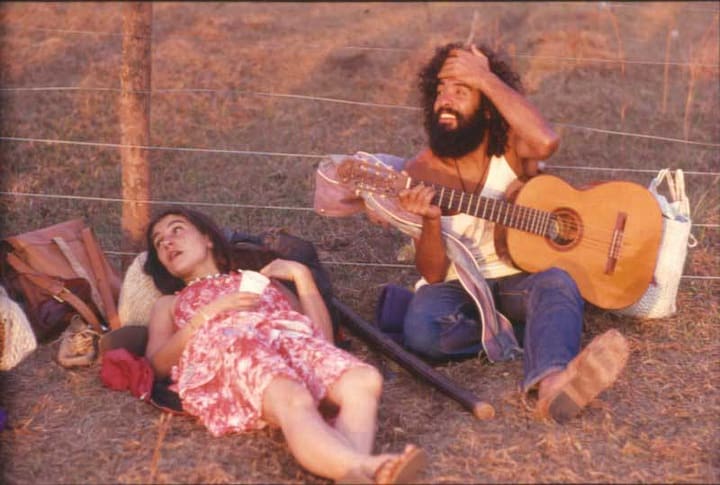 hippie-commune-guitar-couple