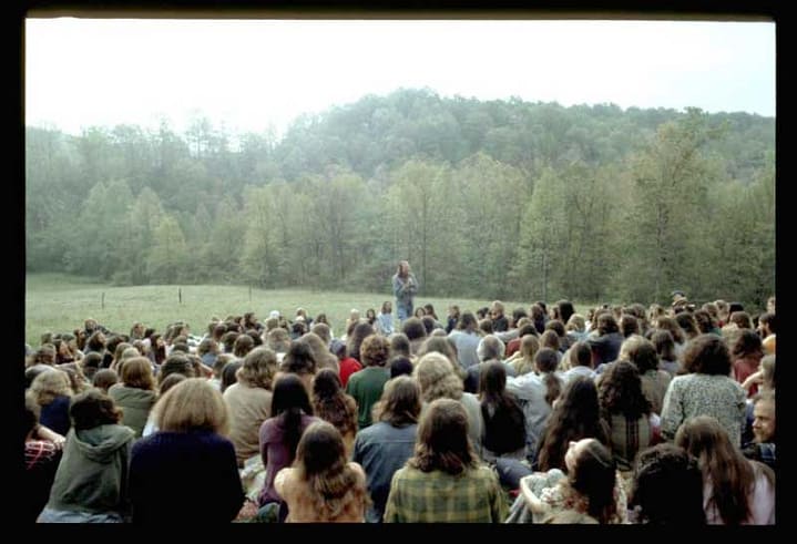 hippie-commune-the-farm-rapping