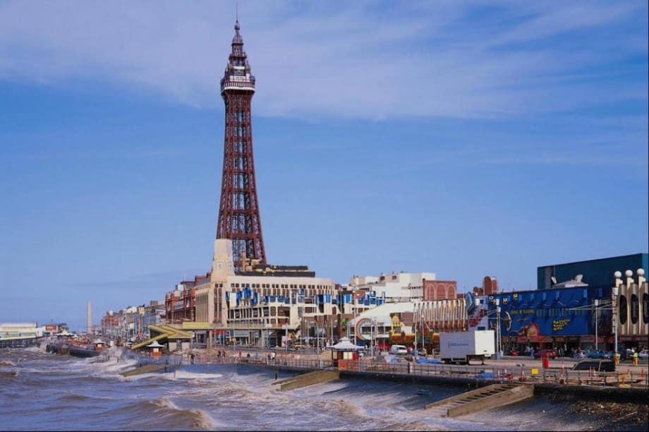 24 of the most creepy places on the planet to look down (56 HQ Photos) Blackpool Tower, England