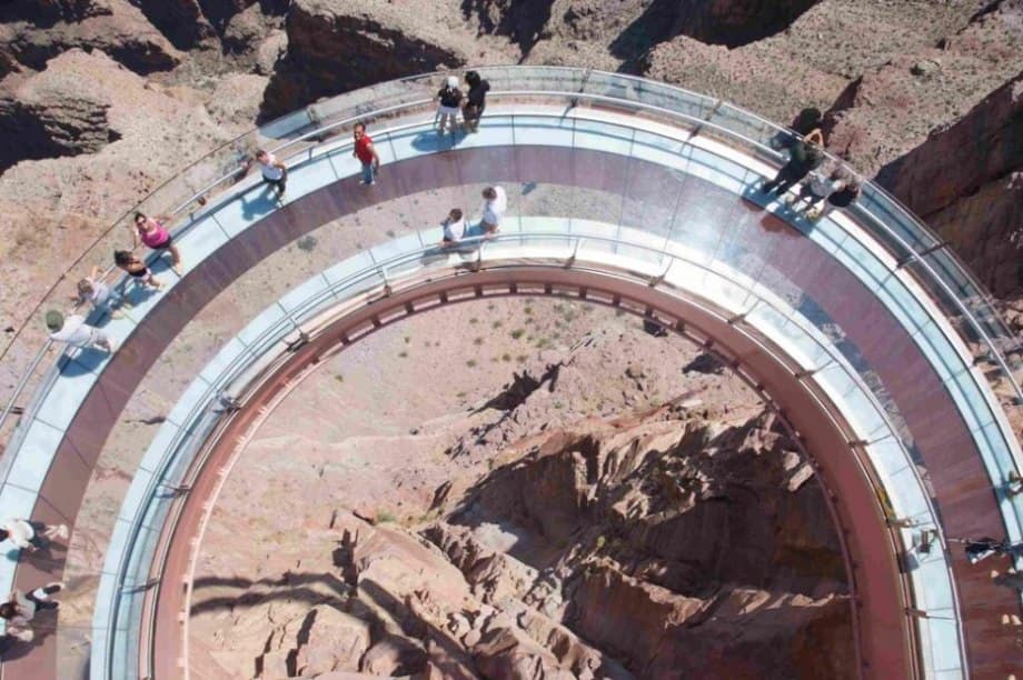Beneath the viewing platform is a straight 700 foot drop.