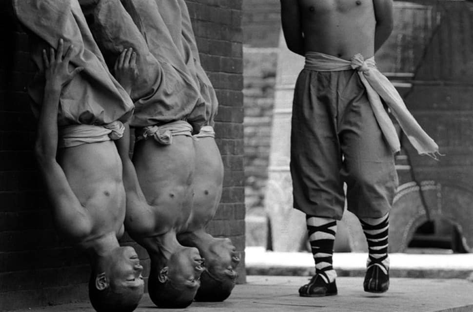 These-Photos-Of-Shaolin-Monks-Will-Challenge-Everything-You-Know-About-The-Limitations-Of-Your-Body-2 Shaolin Monks